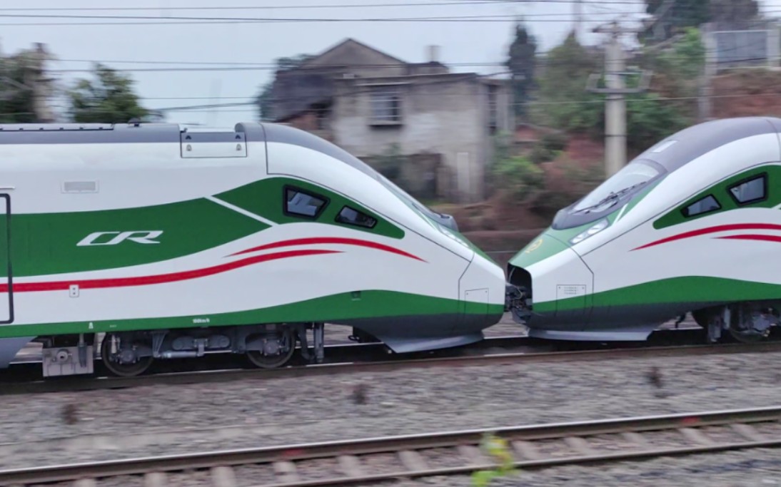 达成线,重联cr200j动集担当的c782次列车通过遂宁站