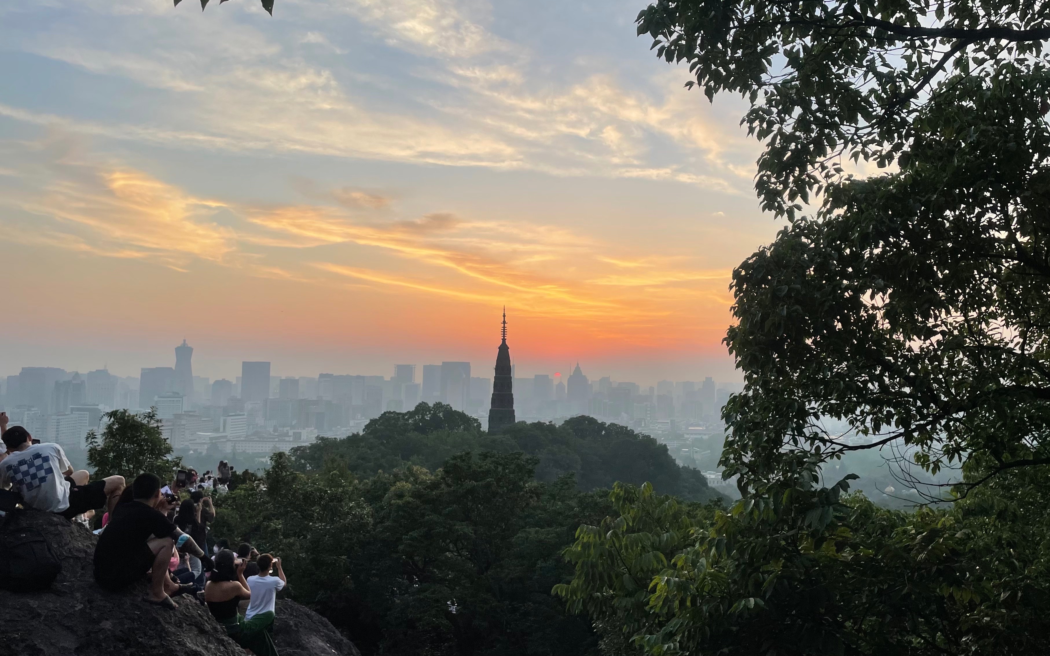 宝石山蛤蟆峰图片