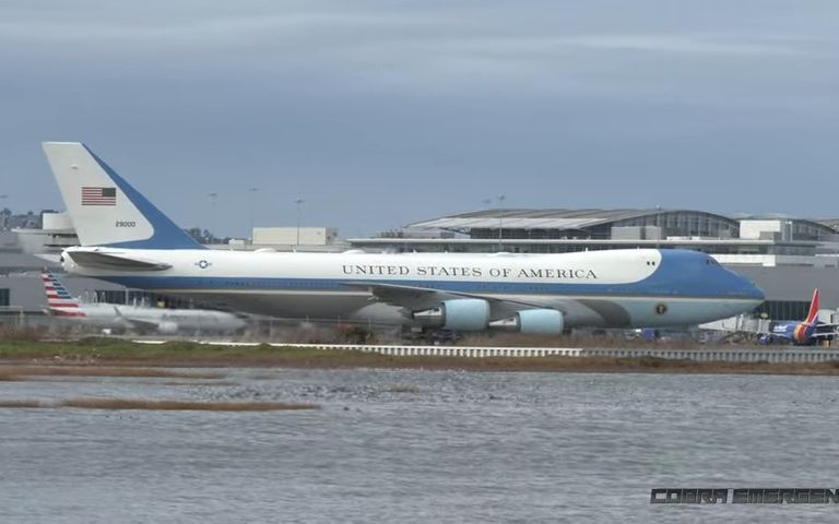 近距离看拜登总统专机到达旧金山