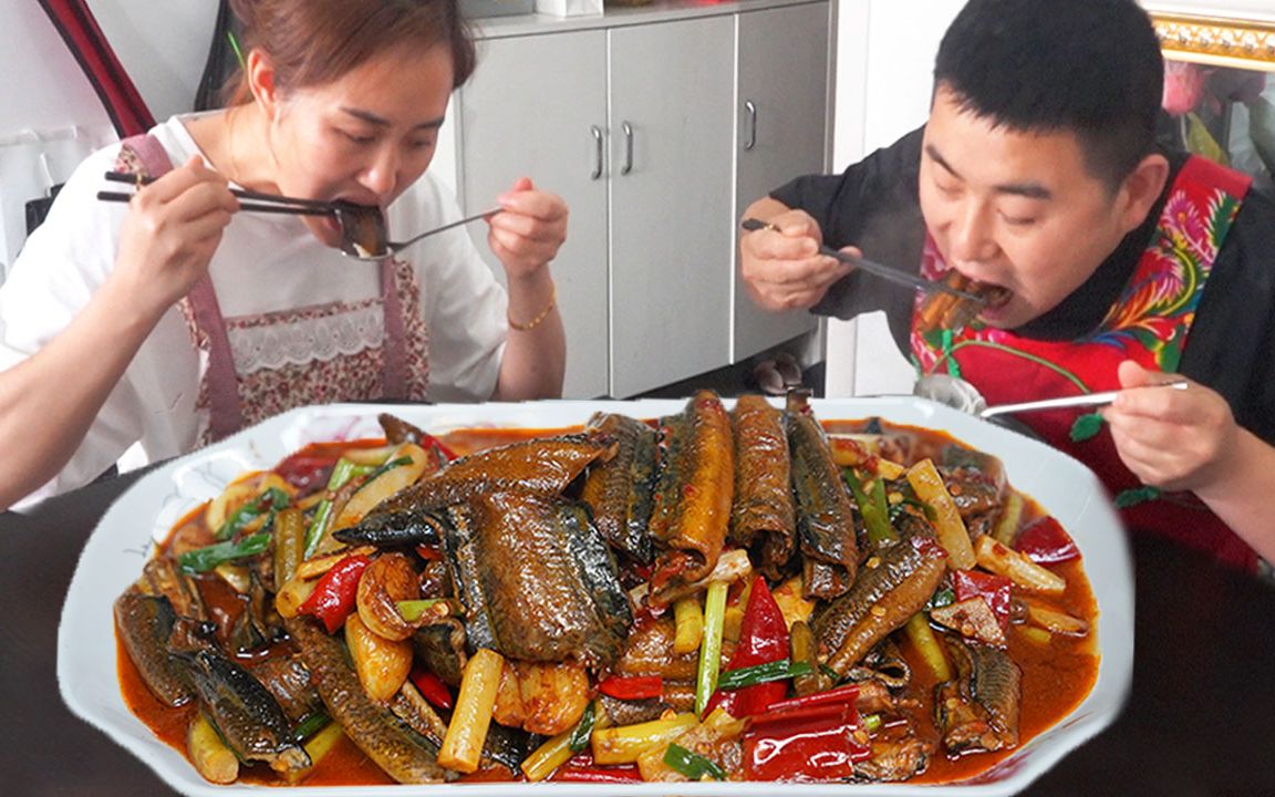 三斤米线两斤鳝鱼,超小厨做泡椒鳝鱼砂锅米线,一人一锅吃安逸_哔哩