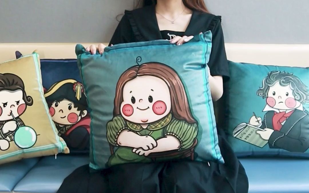 【世界名画系列】创意抱枕《"萌"娜丽莎的微笑》