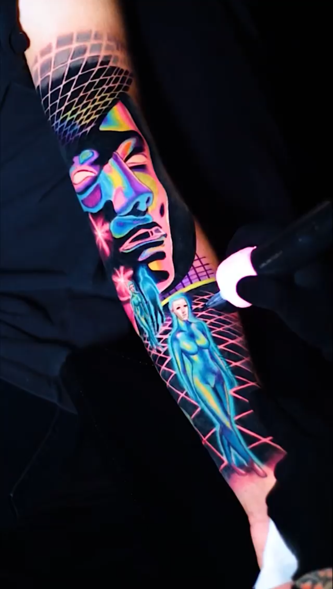 这个【纹身师】真的绝了,充满未来科技感