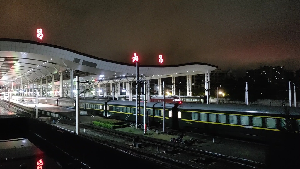 武昌站站台图片