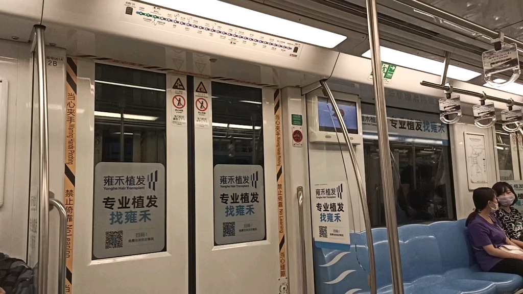 南京地鐵1號線列車運行於玄武門-邁皋橋區間