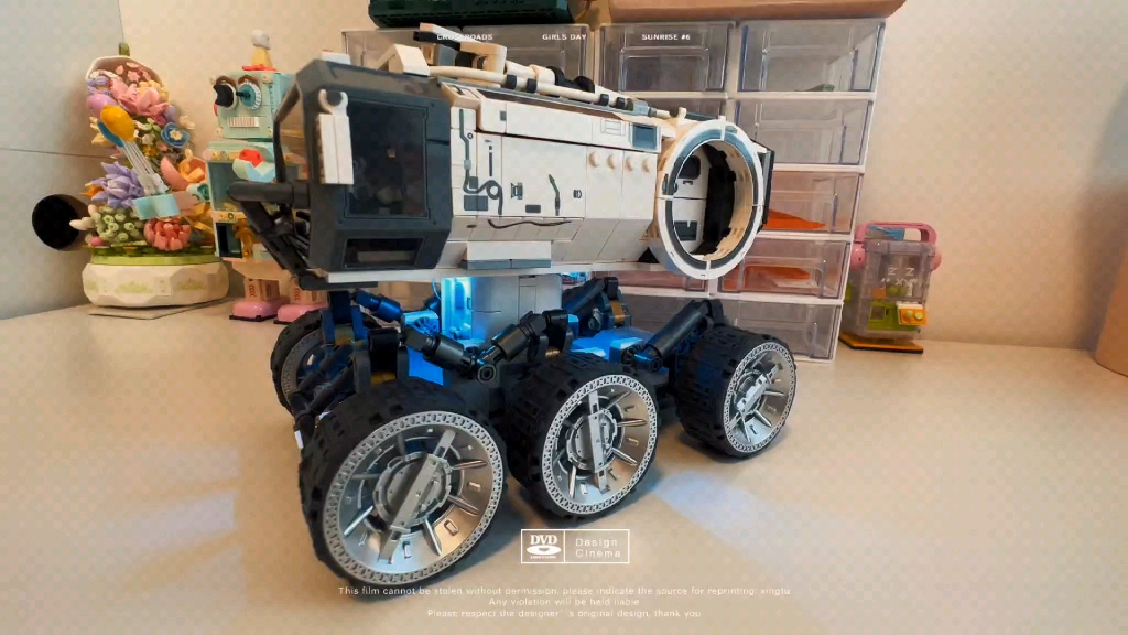 刚拼的流量地球月球基地移动车!酷吧!