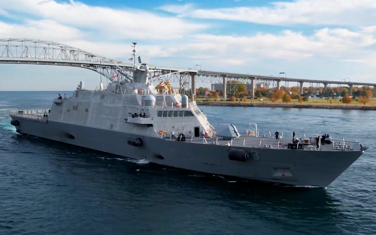 【美国海军】自由级濒海战斗舰"库珀斯敦"号(lcs-23)通过密歇根州休伦
