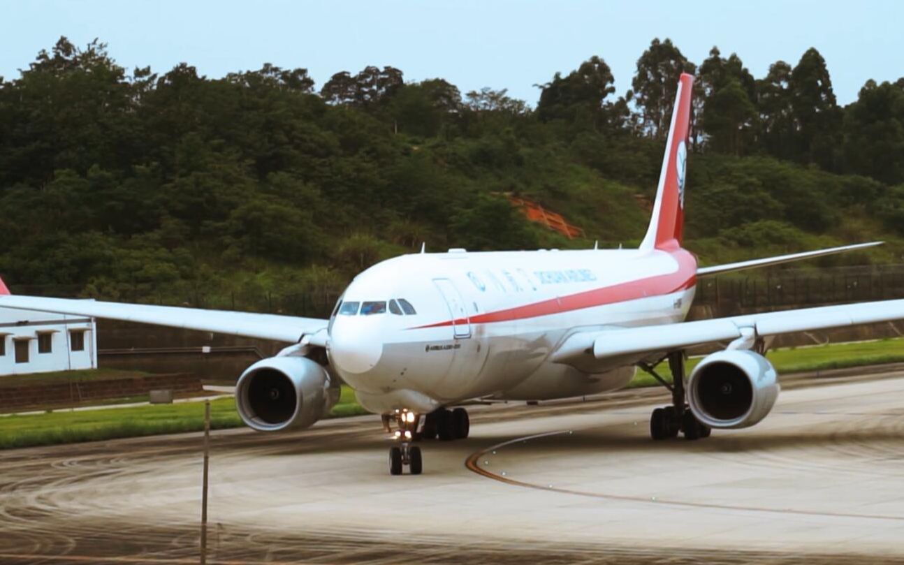 近距离实拍川航a330起飞全过程起飞后威武霸气