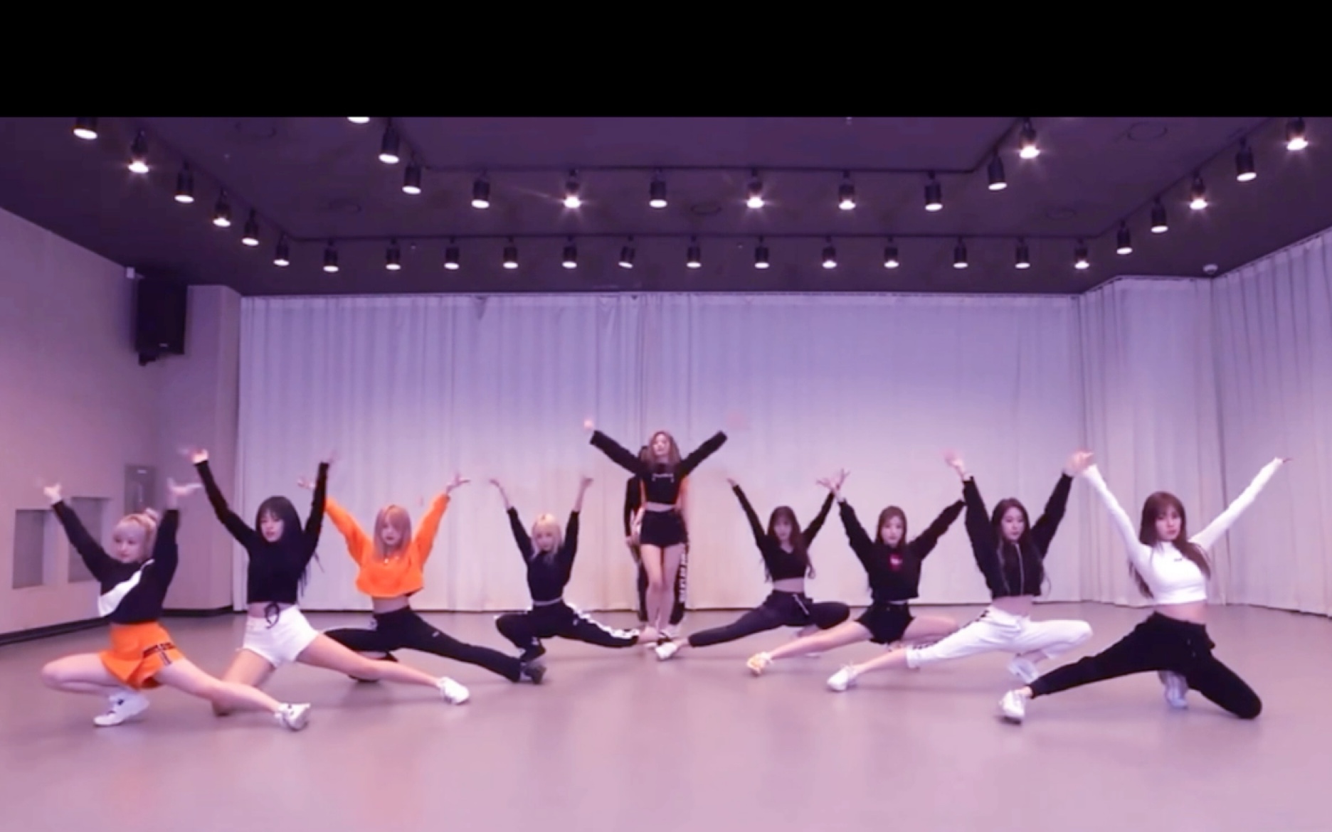 中韩选秀女团刀群舞群像永远喜欢一些热血笨蛋