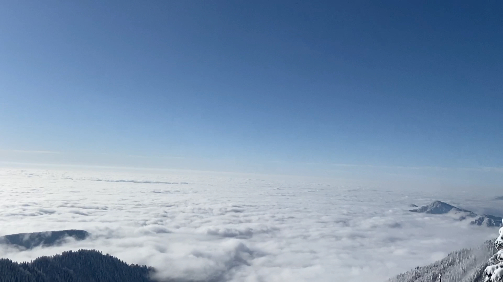 [图]雪山之巅，鸟瞰群山！