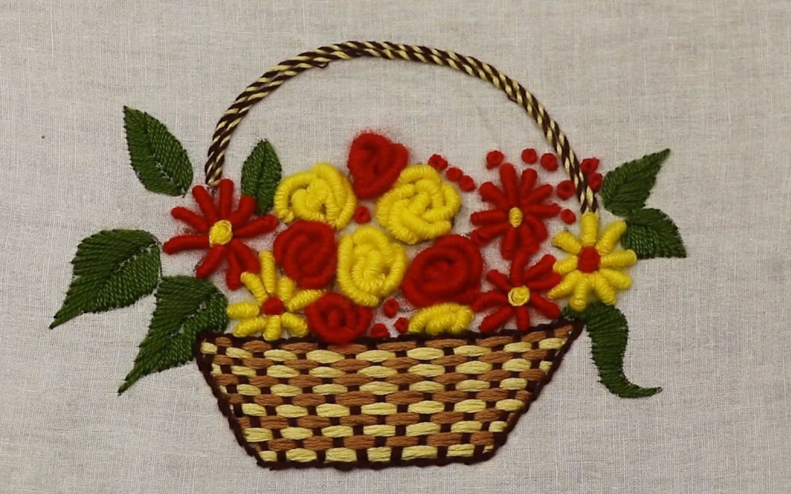 手工刺绣教程,带你学习如何刺绣美丽的花篮图案!
