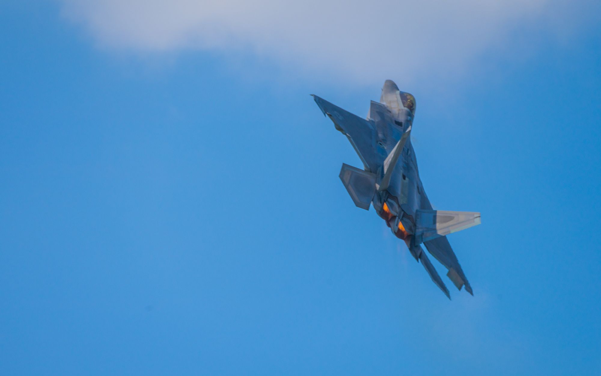 【f22落叶飘】f-22猛禽落叶飘 留学生航展实拍 美帝最强飞机 高机动