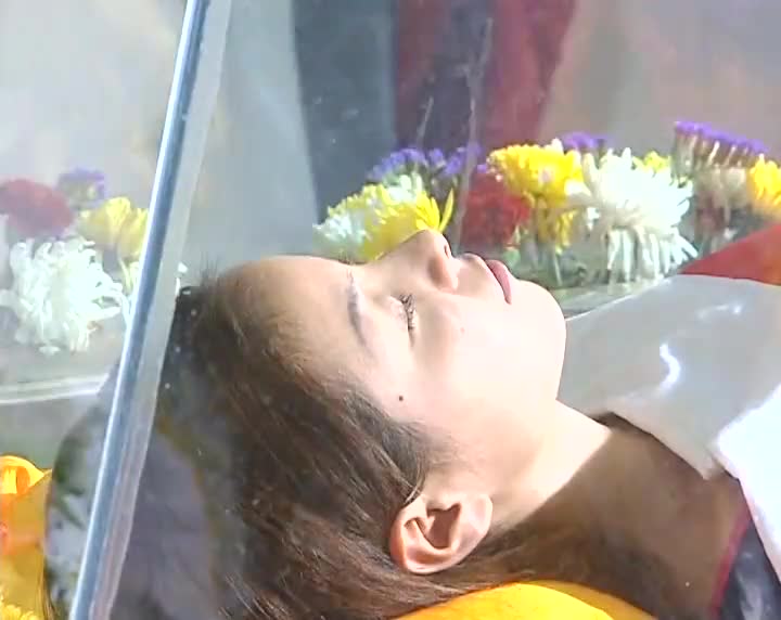 影视:痴情丈夫送去世妻子火化,一个电话改变事情走向