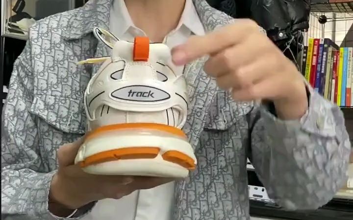 49_6_巴黎世家track3.0灯鞋,看看细节做的怎么样!