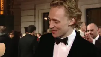 Download Video: Tom Hiddleston at British Academy Film Awards with Miss Piggy feb 12 2012