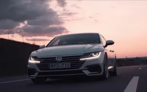 Video herunterladen: # 大众 CC 【VW Arteon】白色动态侧面好棒