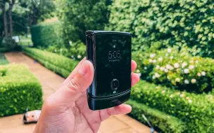 下载视频: 【开箱】我(很后悔)为情怀买了单 —— 摩托罗拉razr