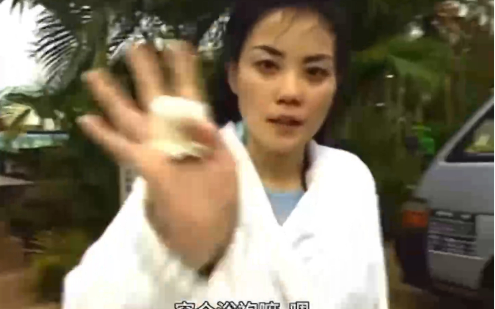 震惊!王菲 精彩>mv幕后采访|在水底下拍很冷的