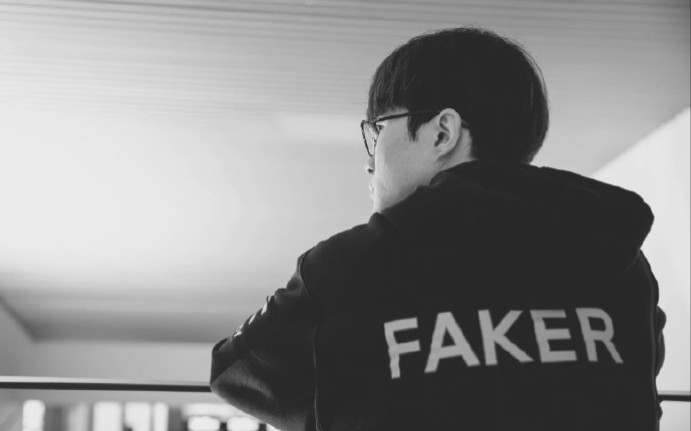 t1可惜了,faker可能真的老了.没有人永远19岁,却总有人是19岁