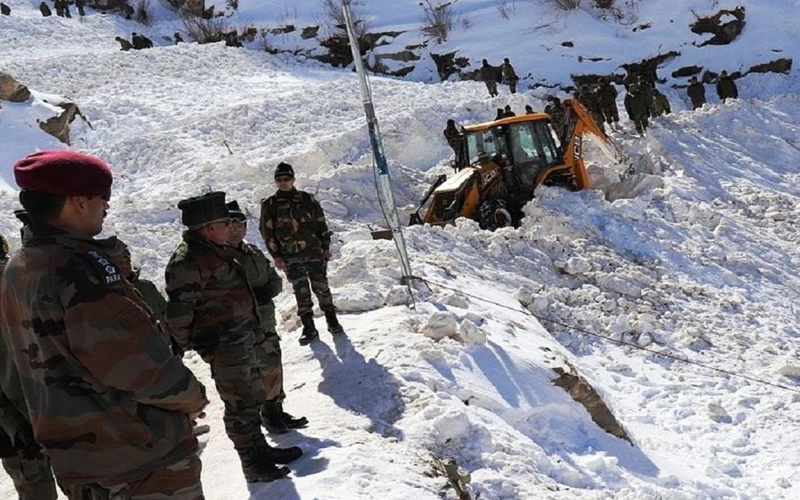 印军边境官兵惨遭活埋!整座哨所都被雪崩覆盖,比补给不足更可怕