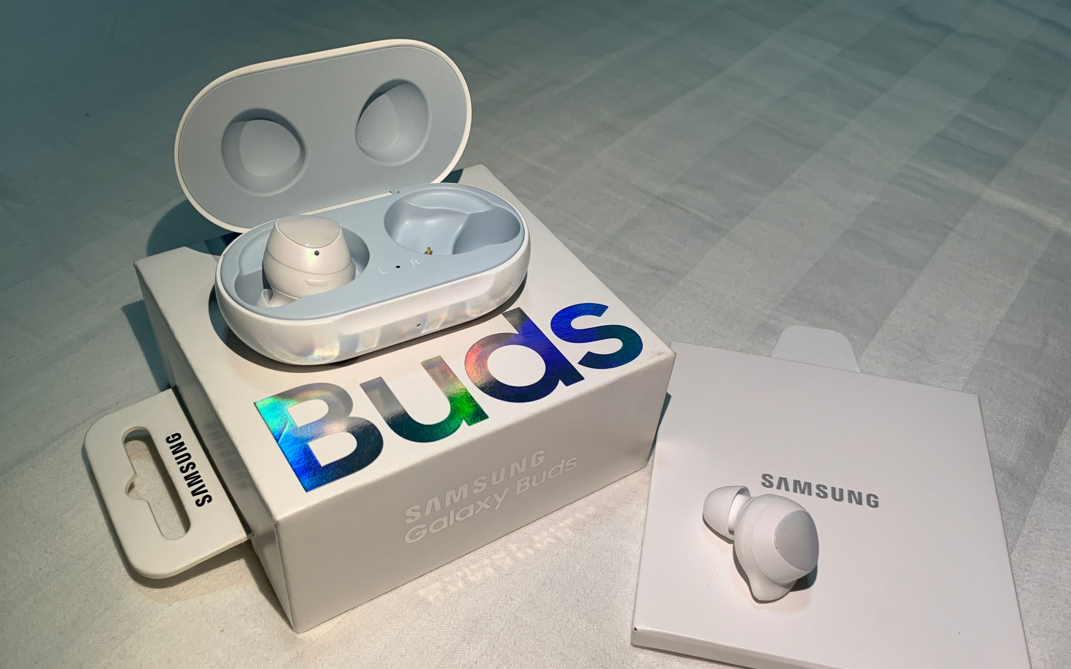 开箱三星galaxybuds真无线蓝牙耳机开箱体验