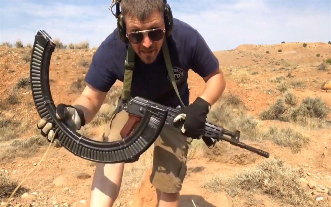 真正的旋风ak射击