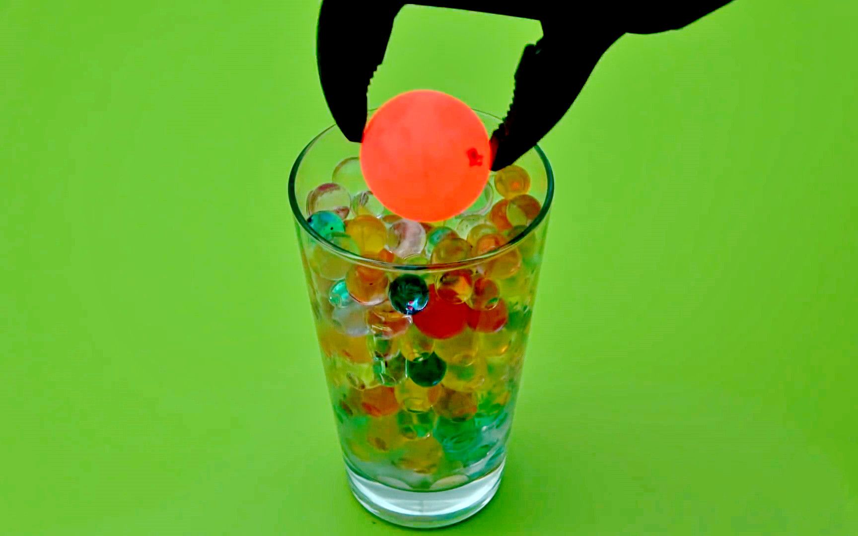 吸水球中放入烧红的铁球这声音真让人陶醉