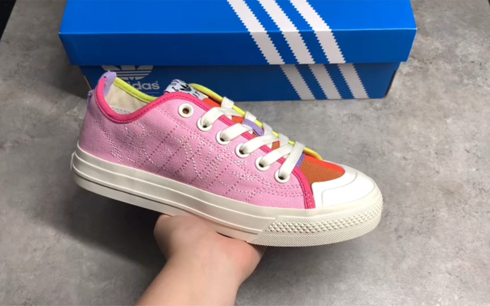 阿迪达斯 adidas nizza pride 彩虹鸳鸯情人节校园休闲帆布鞋 货号gw