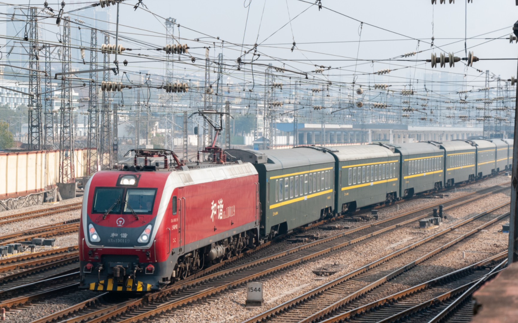 【中国铁路】z287次(宁波～昆明)出怀化站