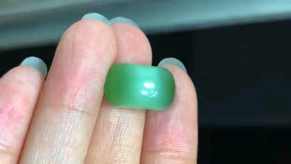 和田玉碧玉猫眼戒面 色泽阳绿 密度好 油性十足 猫眼效果灵动 特别闪