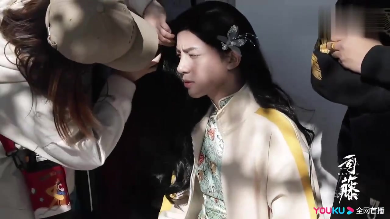 司藤花絮女装boss的风韵豪情