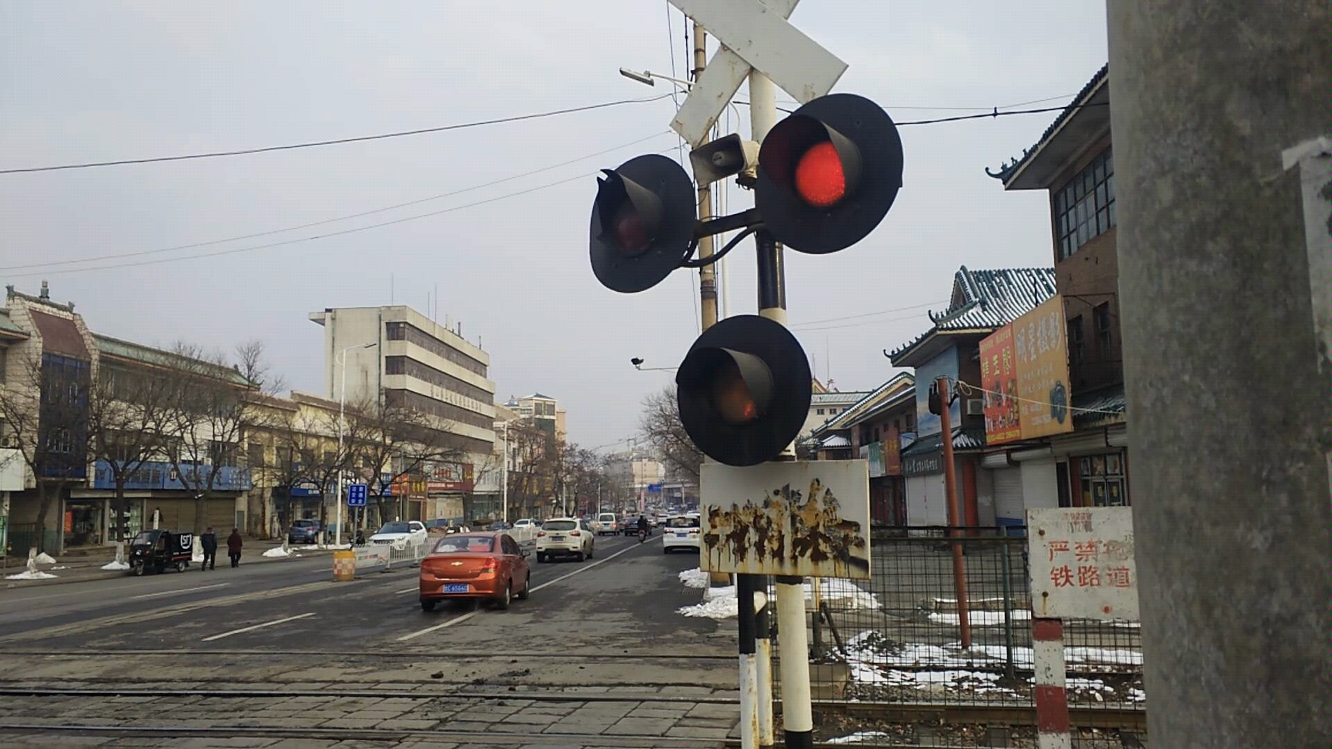 道口灯亮了5分钟关道口(df4c4129)经过新博路道口全程