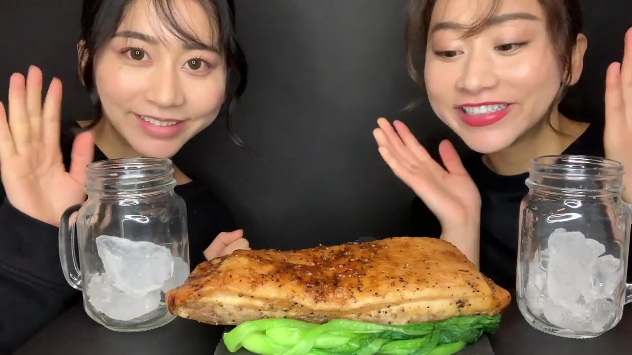 日本双胞胎小姐姐吃山贼烧巨大豚ばら山贼焼を食べる 咀嚼音 Mukbang 音フェチ哔哩哔哩bilibili