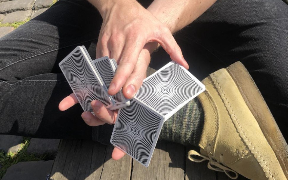 [图]CAUGHT IN THE ACT CARDISTRY BY NIKOLAJ HONORÉ