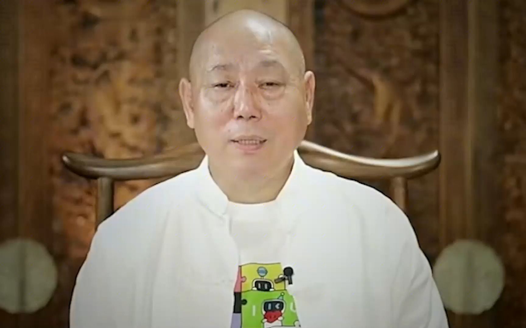 李成儒:身价上百亿,住帝都豪华四合院,妻儿却在18平房子住28年