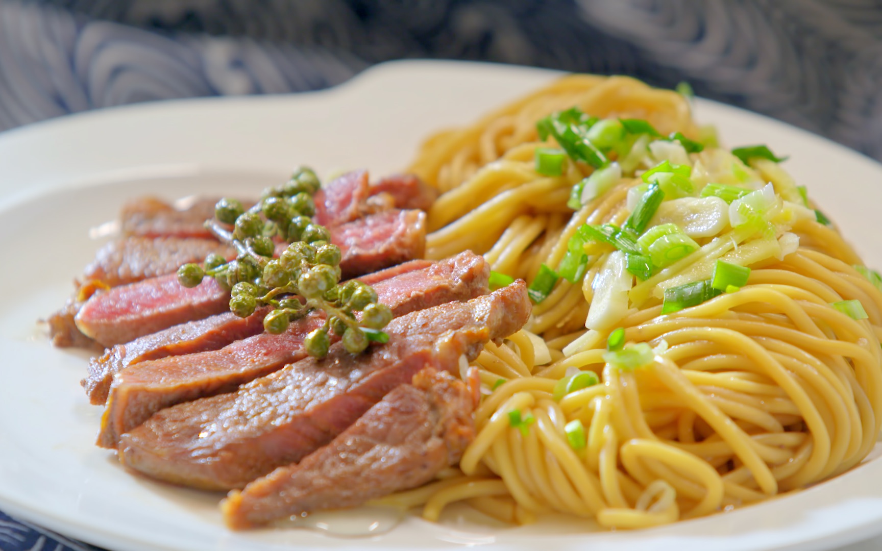 【藤椒牛排拌面】感情就像这一碗牛排拌面,拌拌味更浓