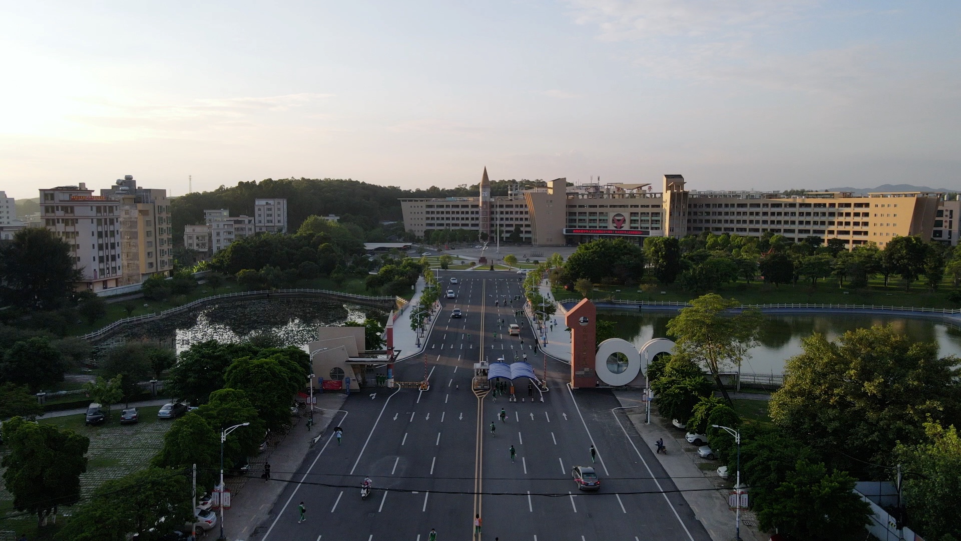 化州市第一中学# 老学长开始怀念"青蛙装"了