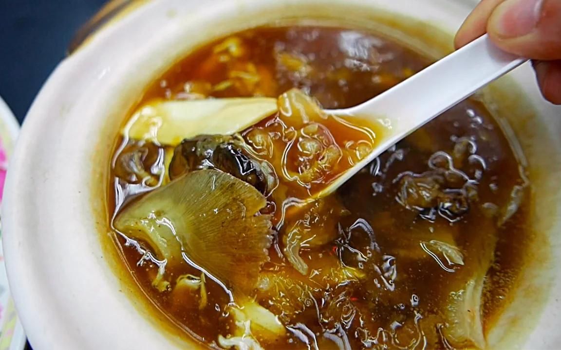 曼谷街头小吃鲨鱼鳍汤泰国鱼翅汤