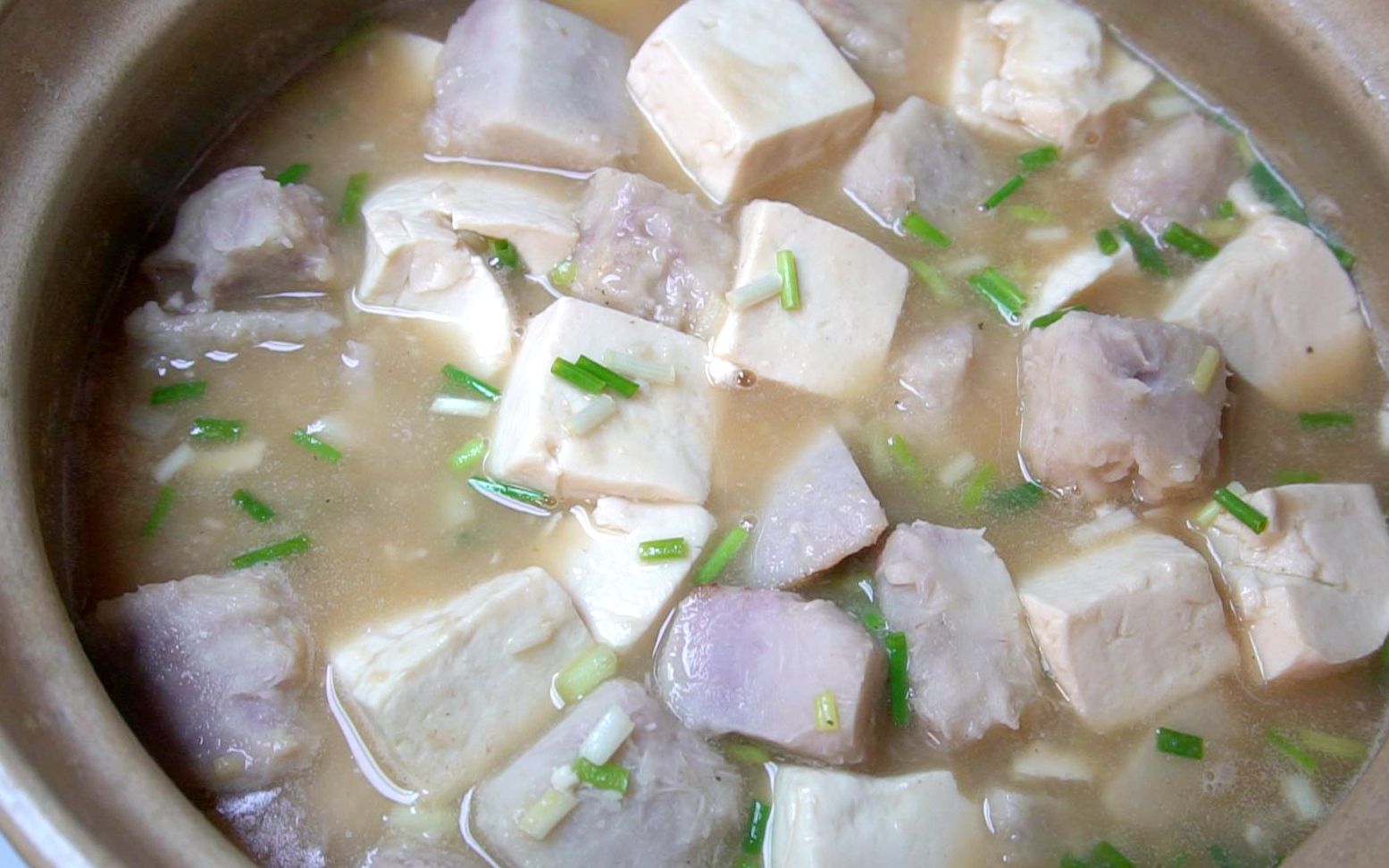 【我是马小坏】家里只剩一个芋头,买了2元豆腐丢进锅里一煮,太香了!