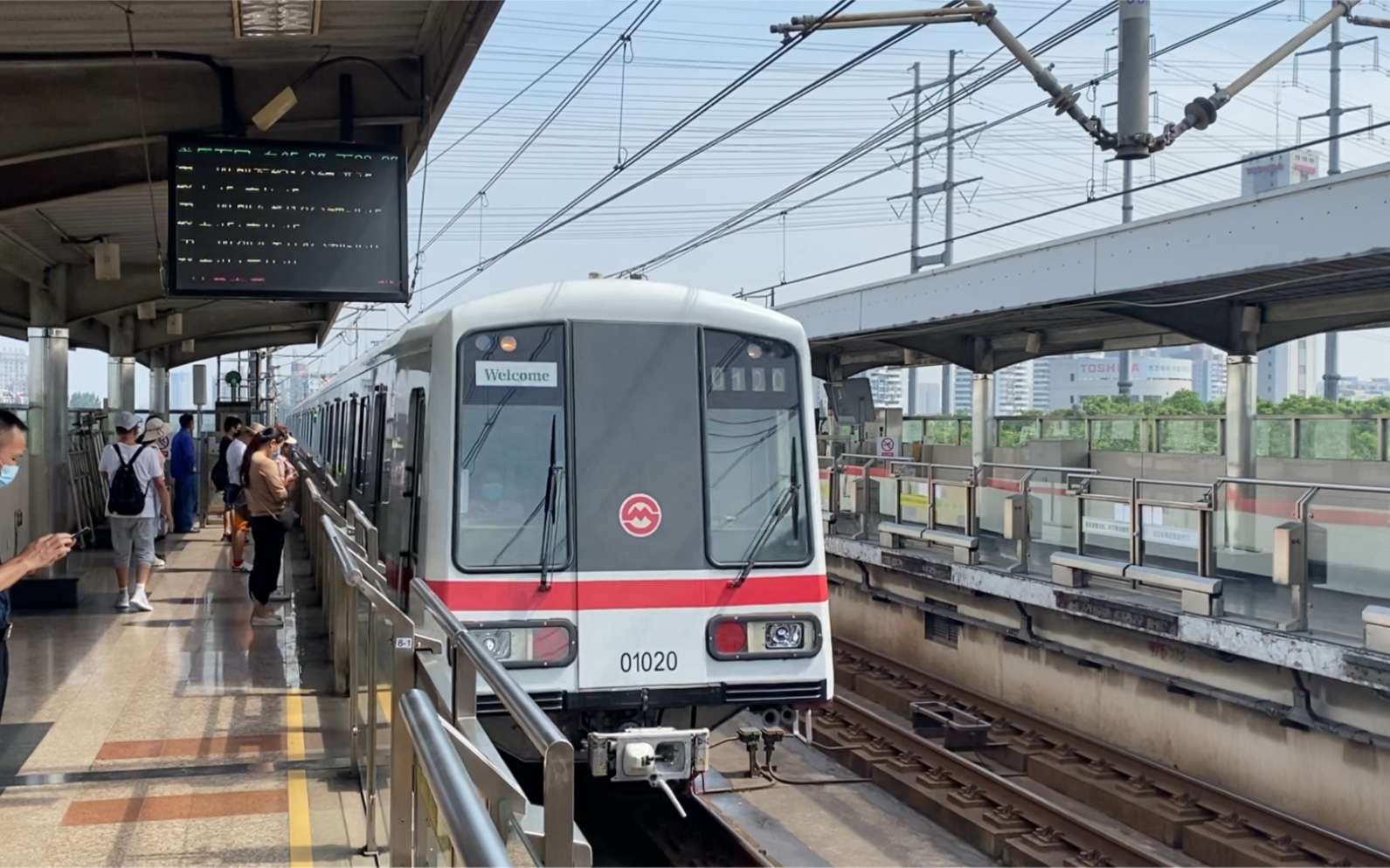 【上海地铁】1号线01a03大修老八120下行进共富新村站