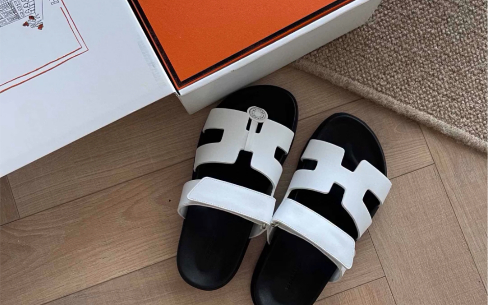 新款爱马仕高仿epsom小牛皮机能风凉鞋73搭配人体工学橡胶鞋底和可