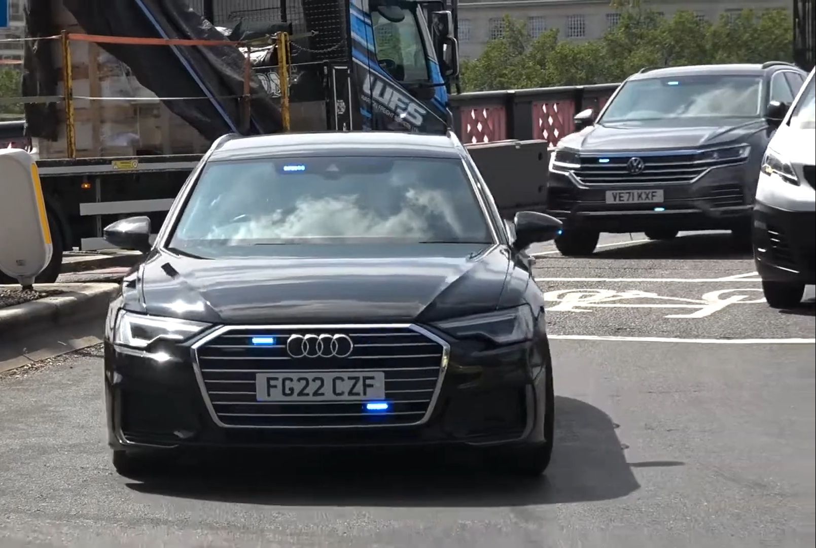 英国大都会警察反恐部门便衣警车出警