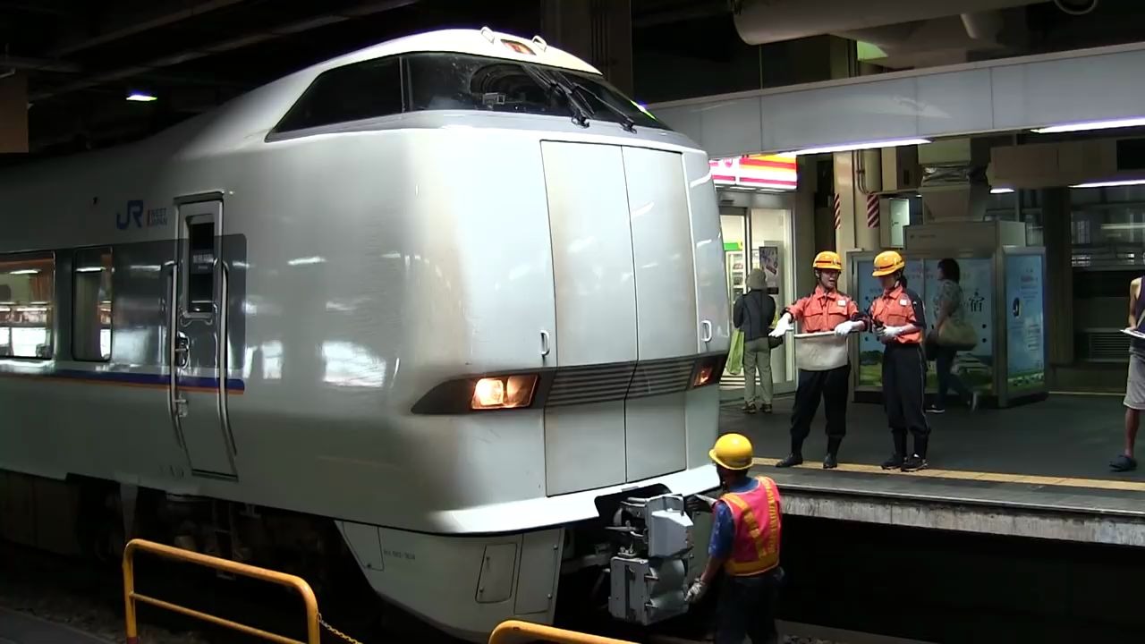 jr西日本683系2000番台特急しらさぎ金沢駅连结作业