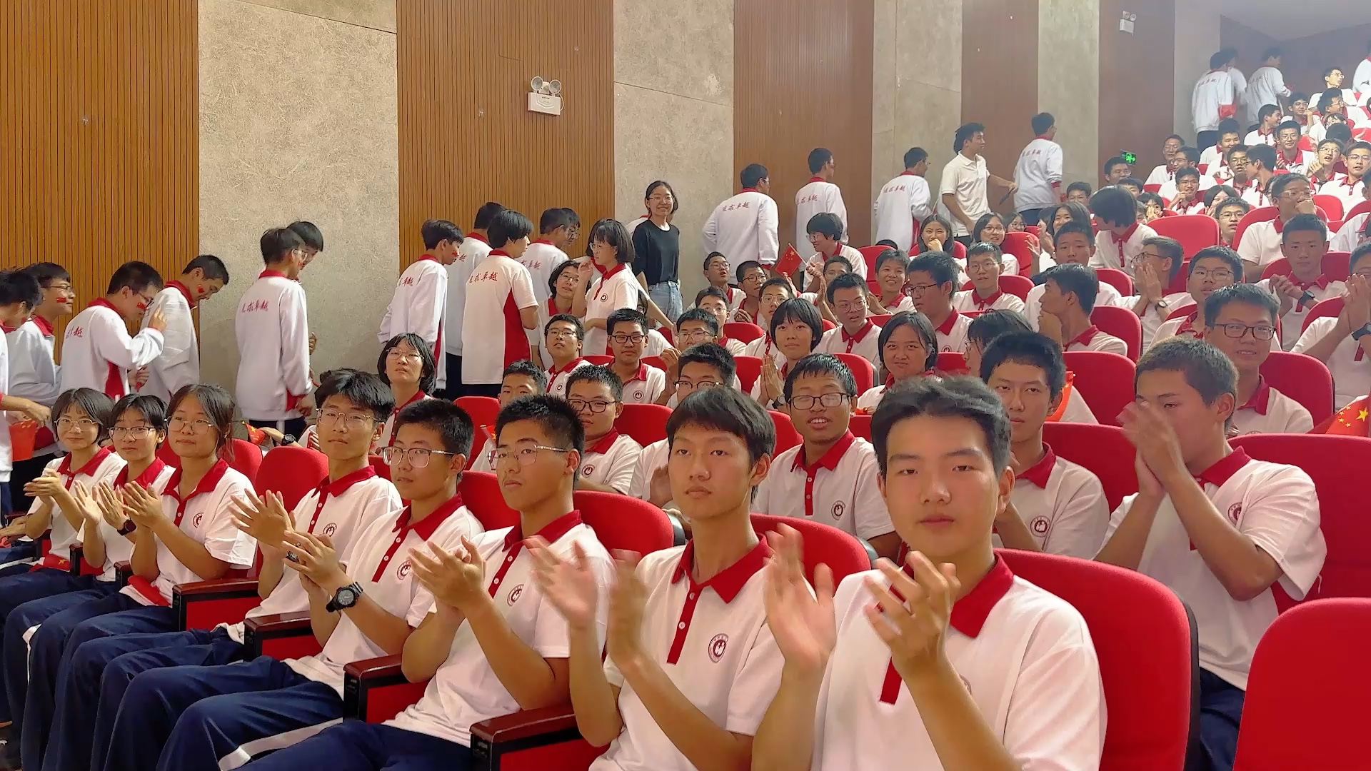"激扬青春志,唱响中国梦"恒一中学举办歌咏比赛迎国庆!