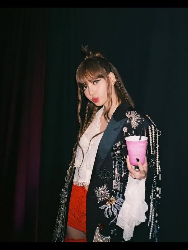 lisains更新科切拉party!#lisa #lisa #照片卡点 #ins #科切拉