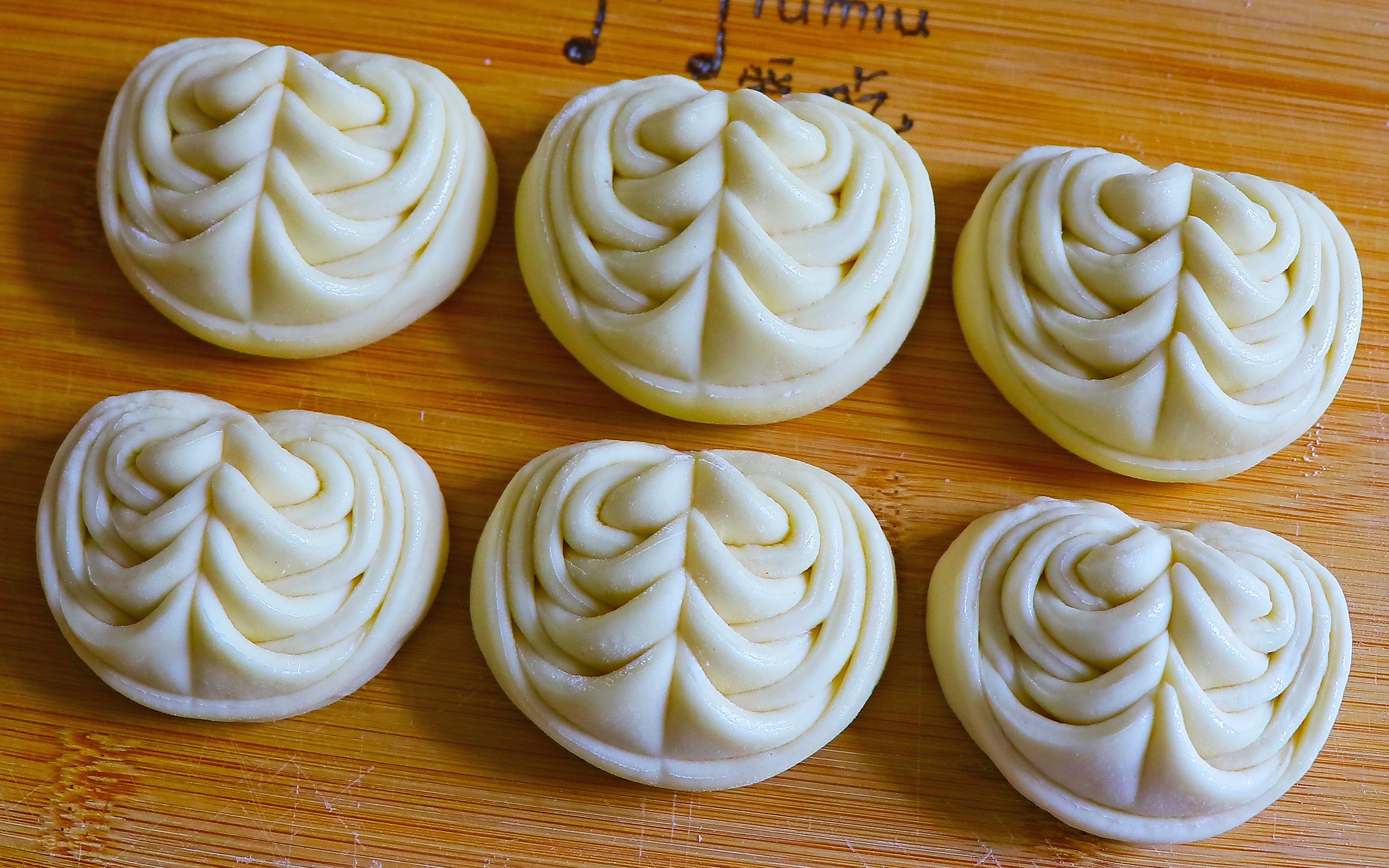 教你做创意的心形花卷,层次丰富造型美,七夕做太合适了_哔哩哔哩_bili