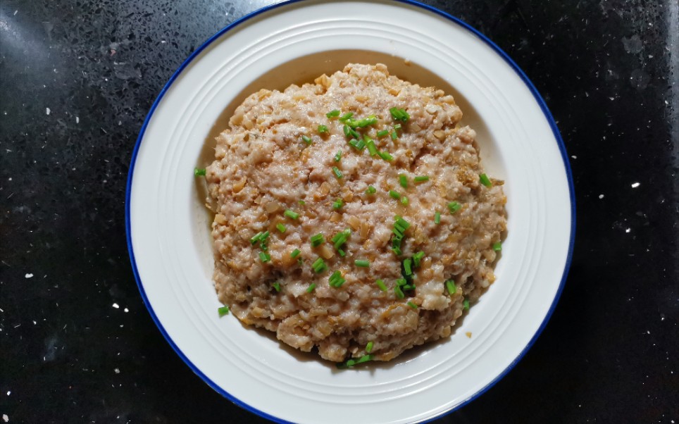 这样做的客家梅菜蒸肉饼,肉质嫩滑q弹,香味诱人,特别下饭