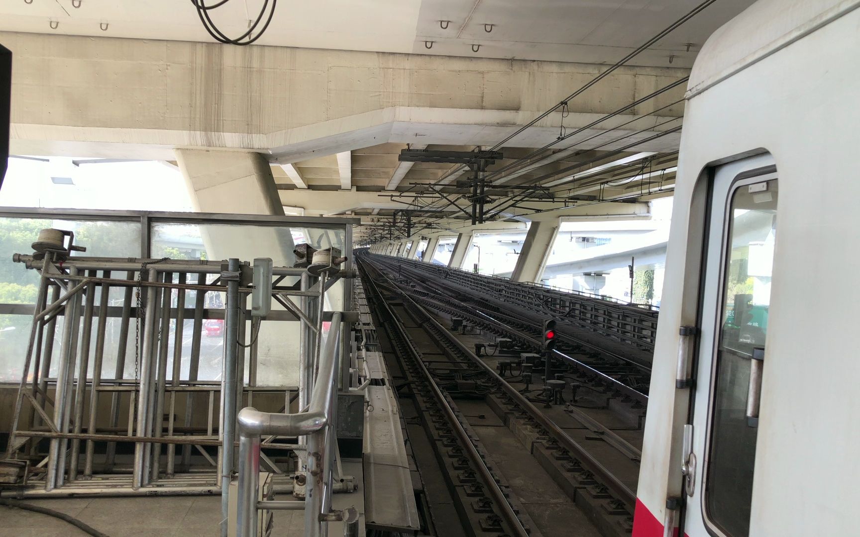 0128号车01a04型电客列车通河新村站往莘庄方向进站