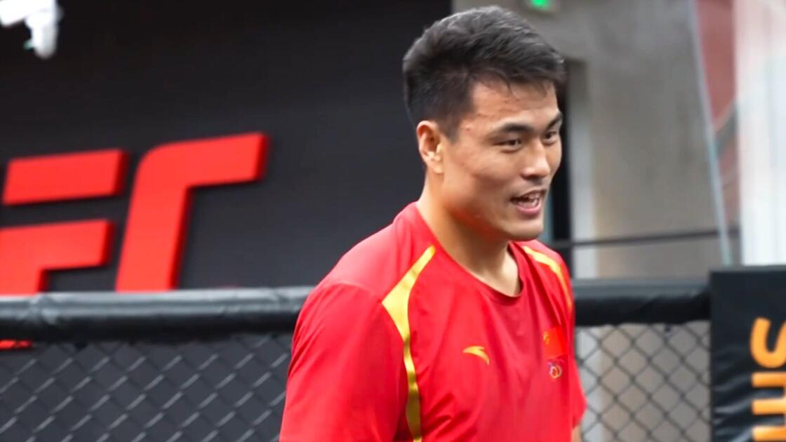 【UFC澳门】备战训练：张名扬让大家期待一个新的他【独家视角】_哔哩哔哩_bilibili