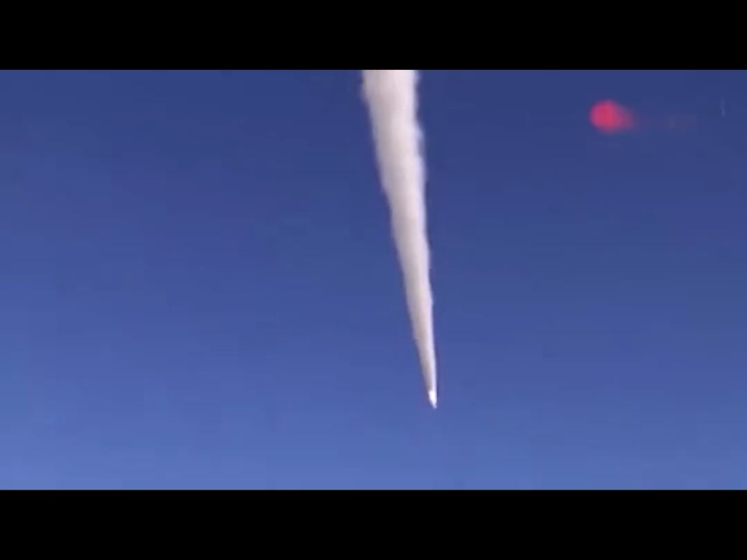 我国首创钻地导弹东风15 c,钻入地下几十米爆炸,威力超美国炸弹之母②
