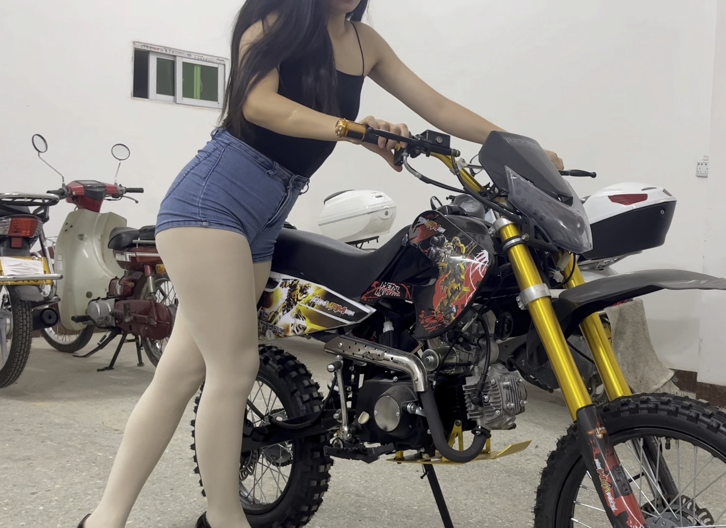 电启动踩发轰油